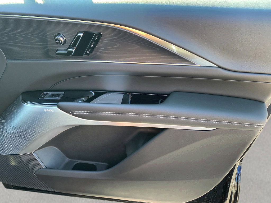 New 2024 Cadillac Lyriq Luxury image 21