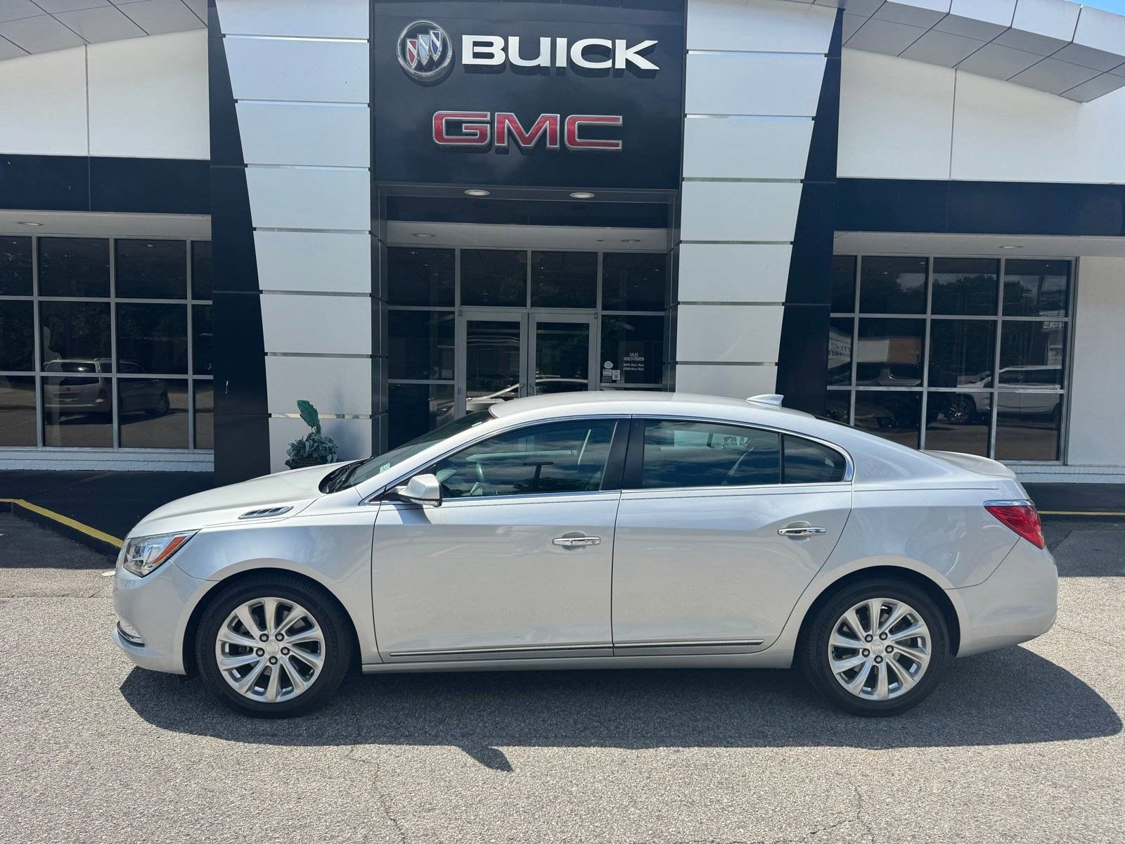 Certified 2015 Buick LaCrosse Leather FWD image 2