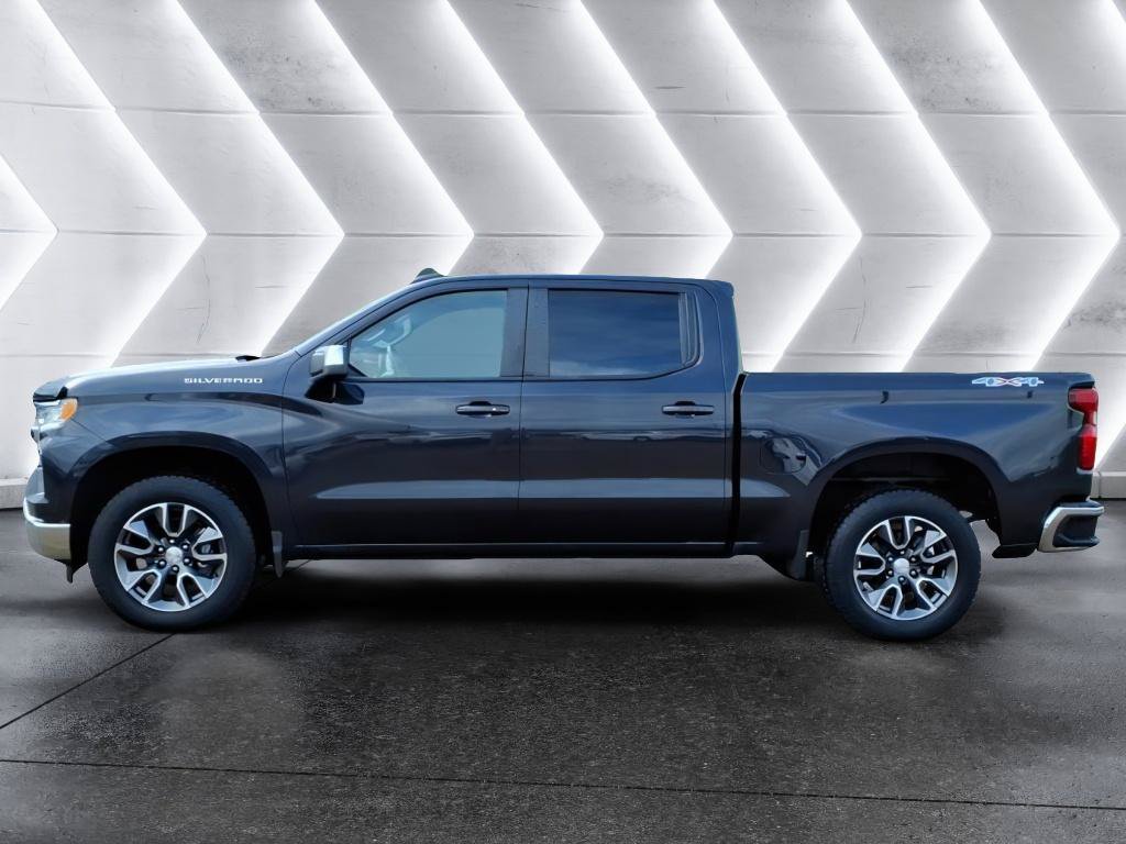 Used 2022 Chevrolet Silverado 1500 LT AWD/4WD image 2