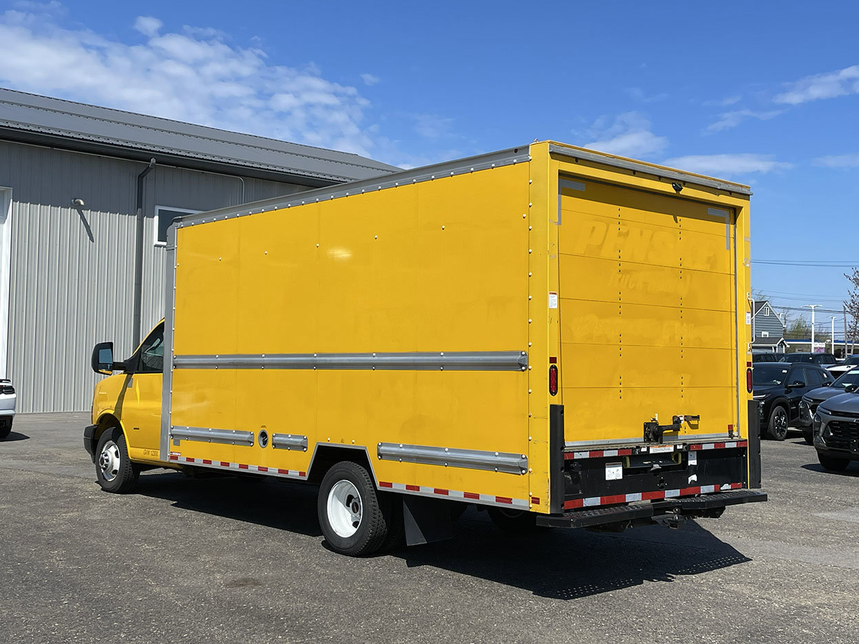 Used 2021 GMC Savana 3500 Extended w/ Power Convenience Package RWD image 7