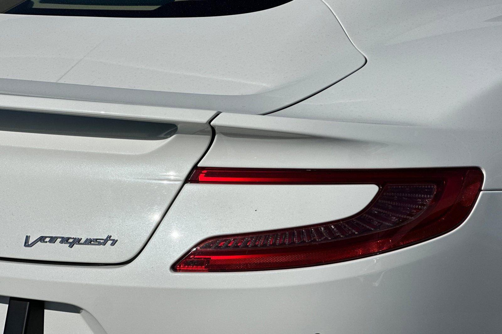 Used 2014 Aston Martin Vanquish Coupe image 32