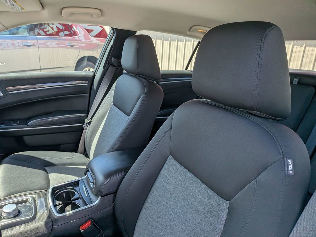 Used 2020 Chrysler 300 Touring AWD/4WD image 11