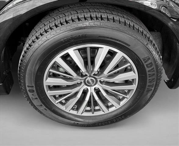 Used 2021 Nissan Armada SL w/ Captain's Chairs Package image 7