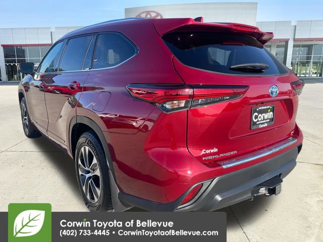 Used 2021 Toyota Highlander XLE w/ Protection Package #3 (TMS) AWD/4WD image 3