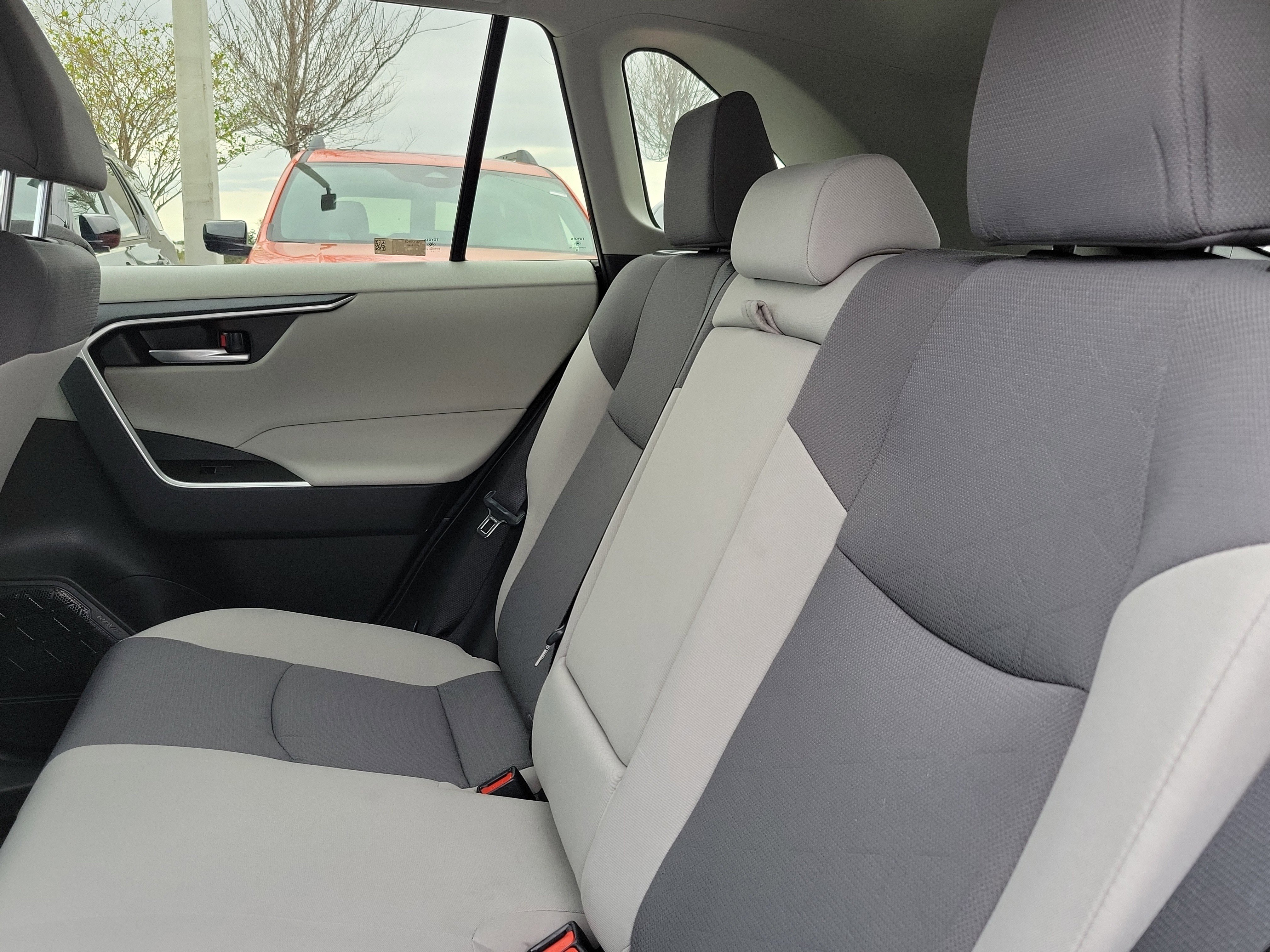 Used 2025 Toyota RAV4 XLE w/ Convenience Package image 18