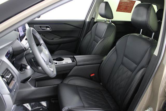 Certified 2025 Nissan Rogue Platinum FWD image 21