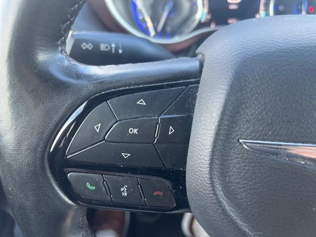 Used 2020 Chrysler Pacifica Touring-L image 16