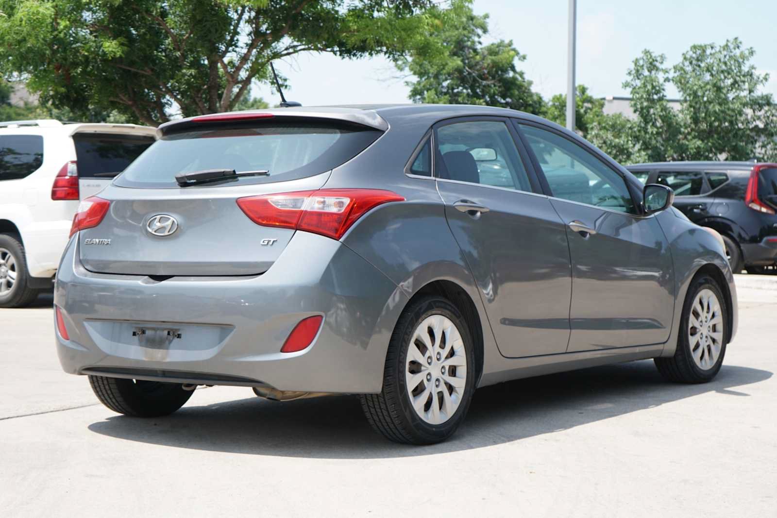 Used 2016 Hyundai Elantra GT FWD image 5