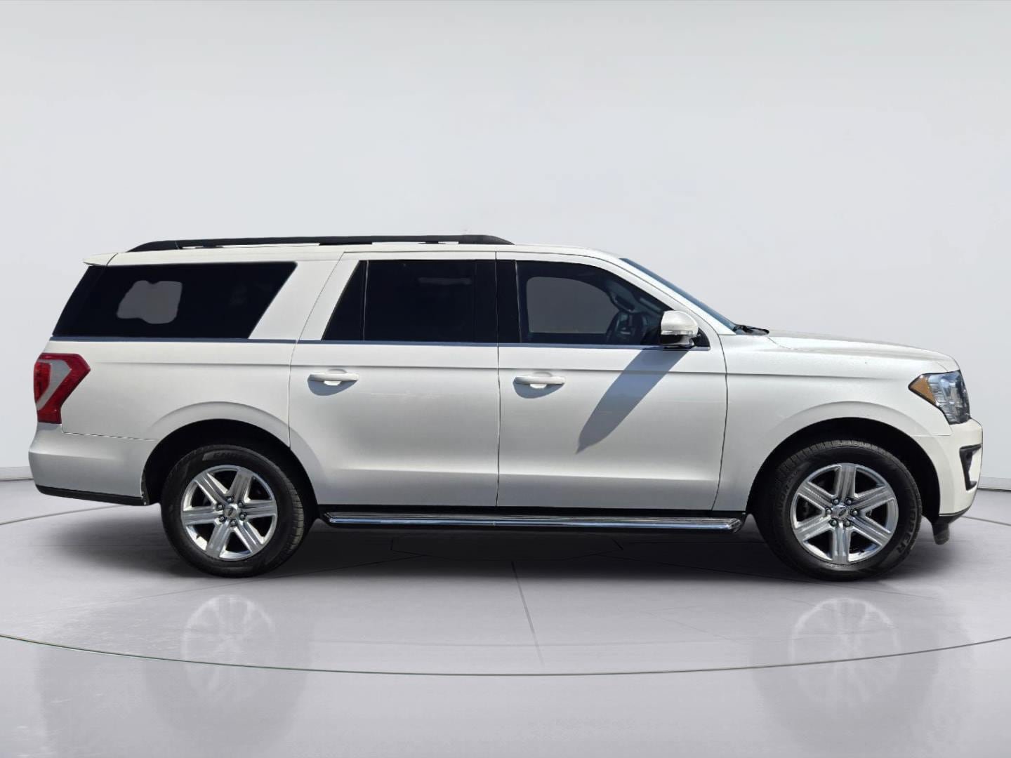 Certified 2018 Ford Expedition Max XLT w/ Equipment Group 202A RWD image 4