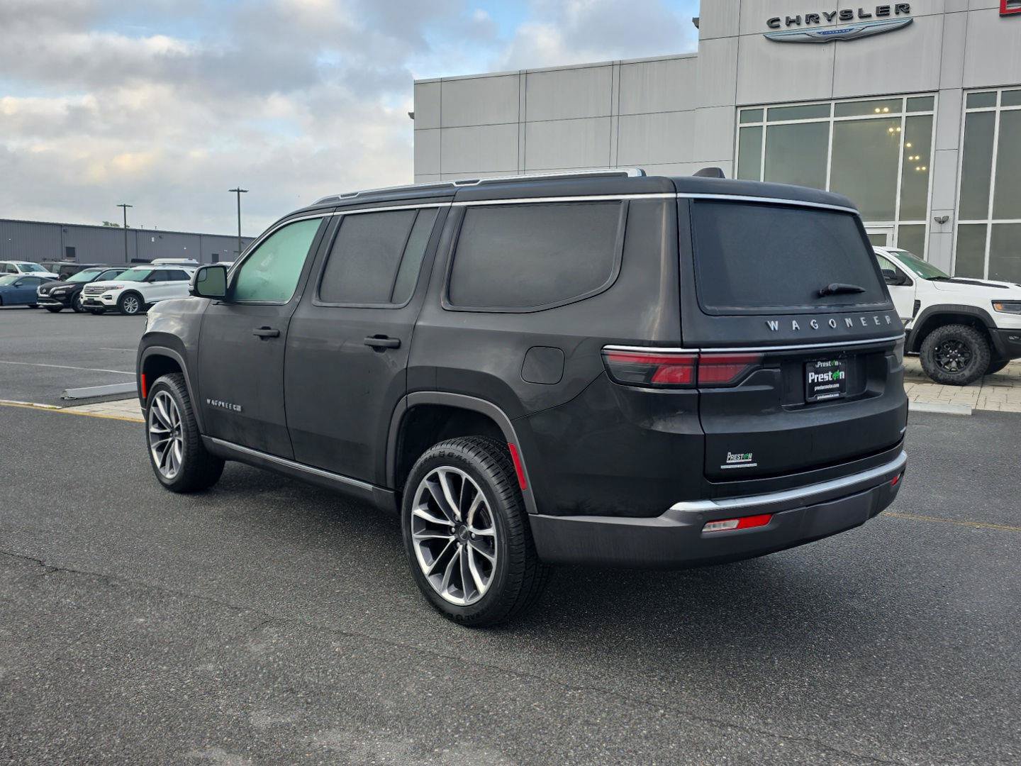 Used 2022 Jeep Wagoneer Series III w/ Premium Group I AWD/4WD image 10