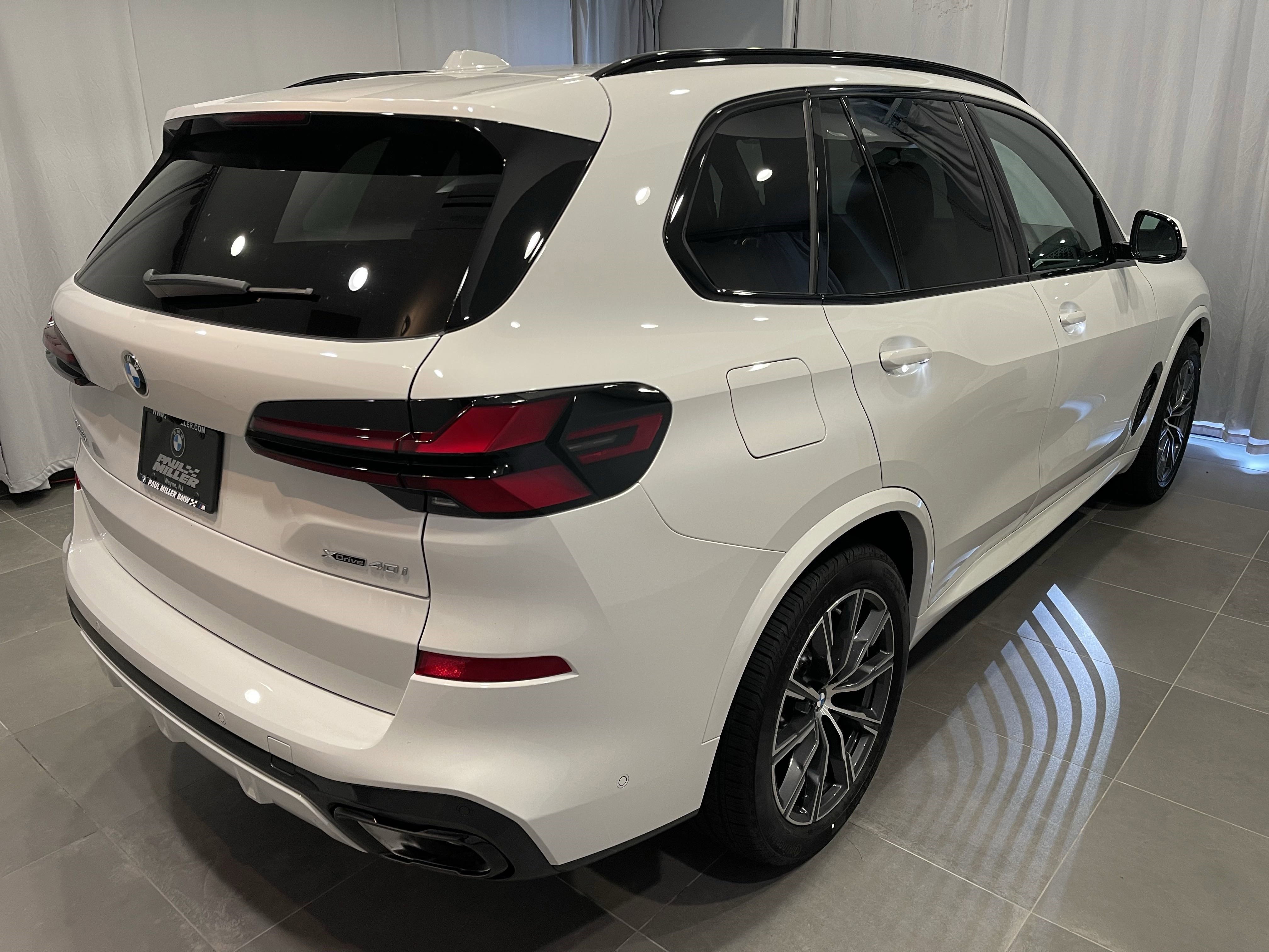 New 2026 BMW X5 xDrive40i w/ M Sport Package AWD/4WD image 6