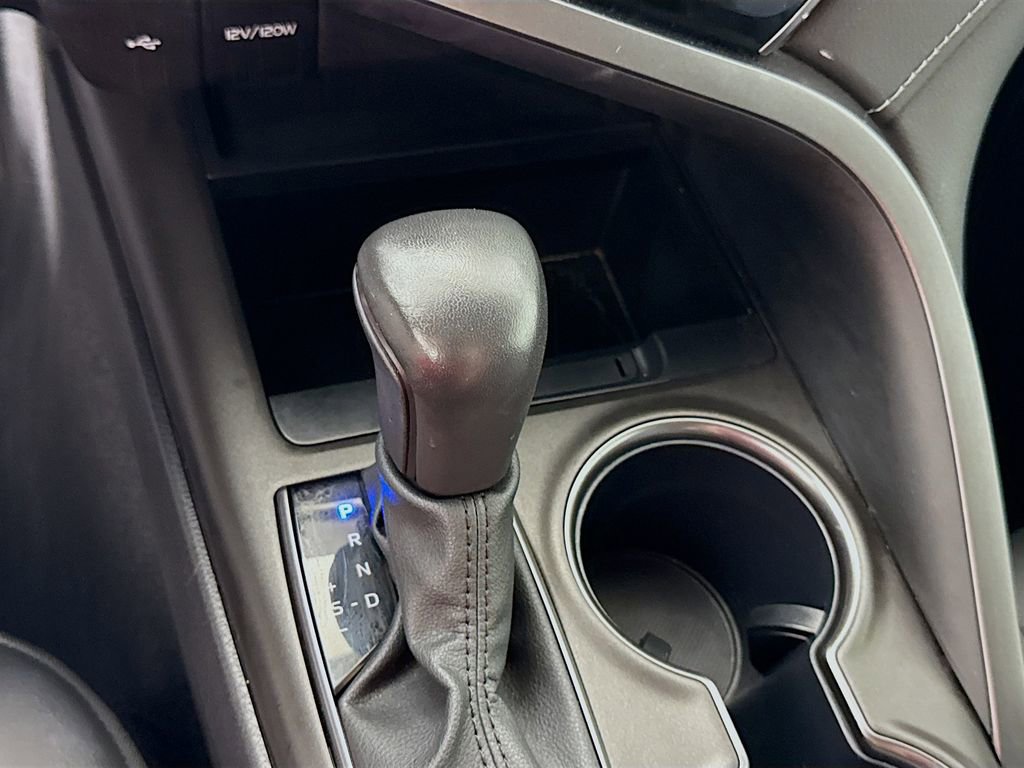 Used 2024 Toyota Camry SE image 16