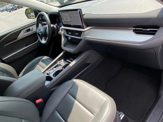 Used 2025 Ford Explorer Active w/ Active Comfort Package AWD/4WD image 23