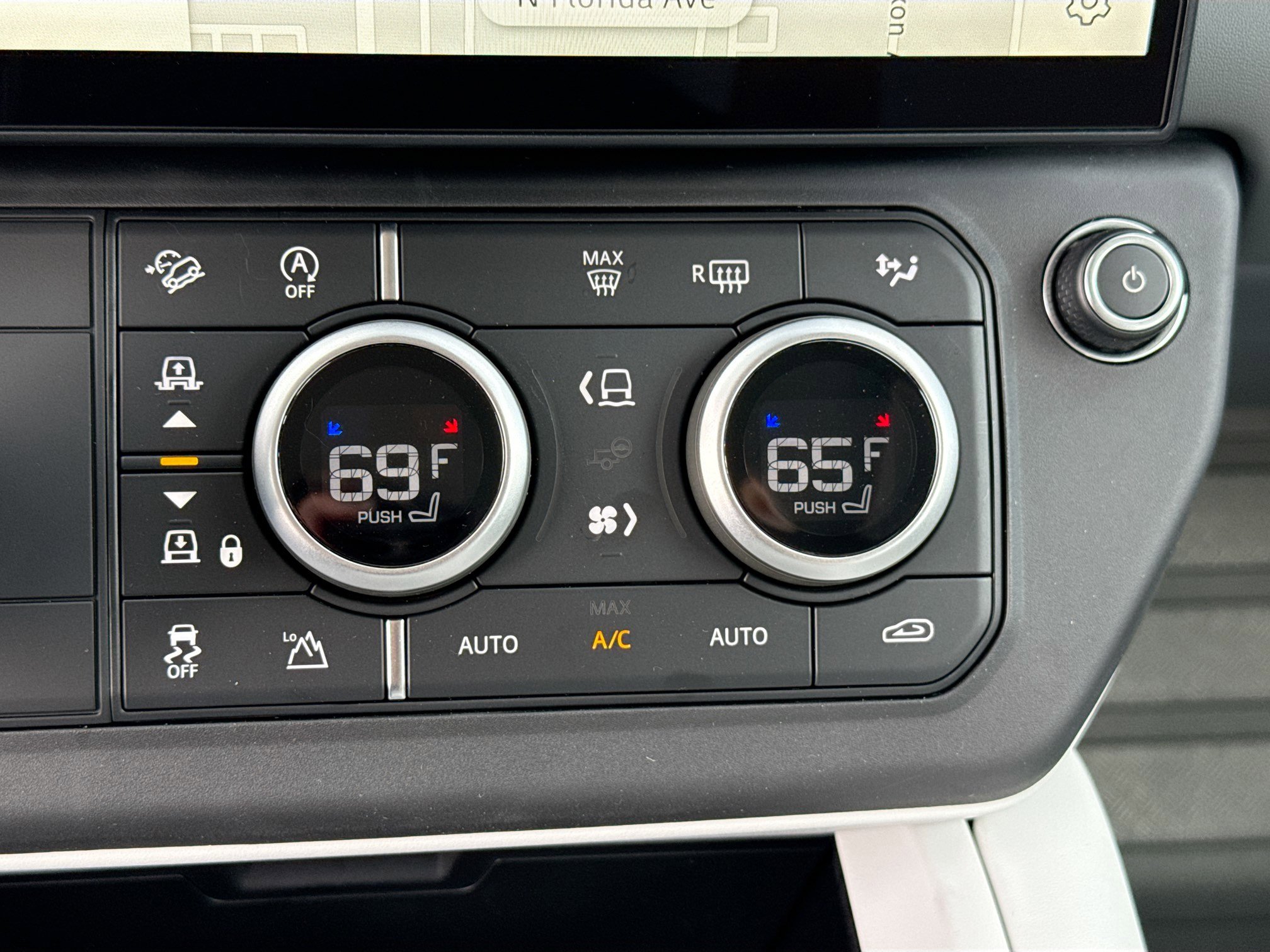 New 2026 Land Rover Defender 110 X-Dynamic SE image 34