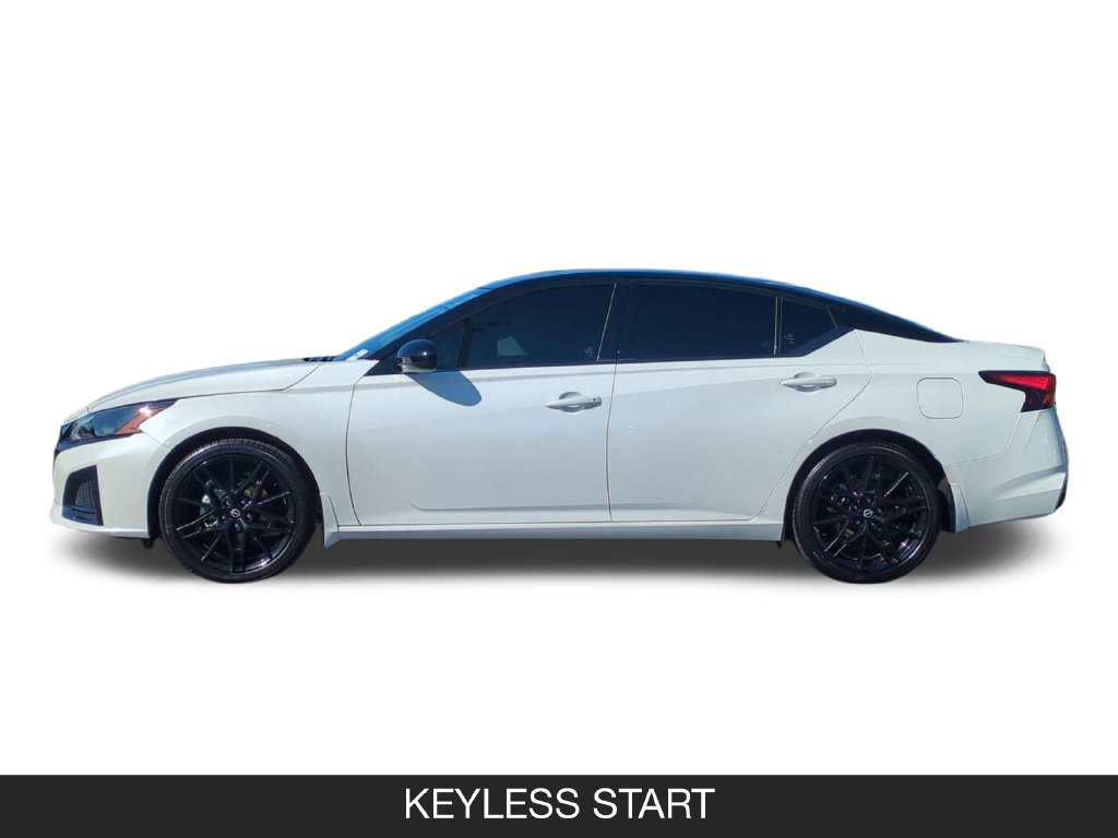 Used 2026 Nissan Altima 2.5 SR w/ SR Midnight Edition Package FWD image 5