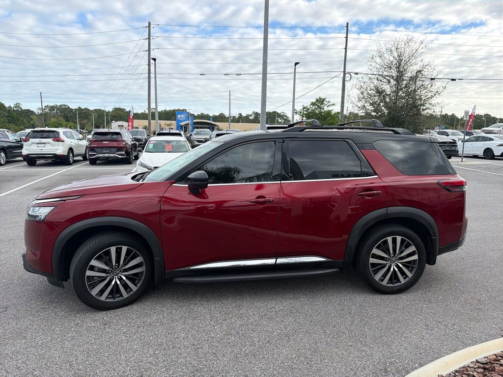Used 2022 Nissan Pathfinder Platinum w/ Cargo Package image 4