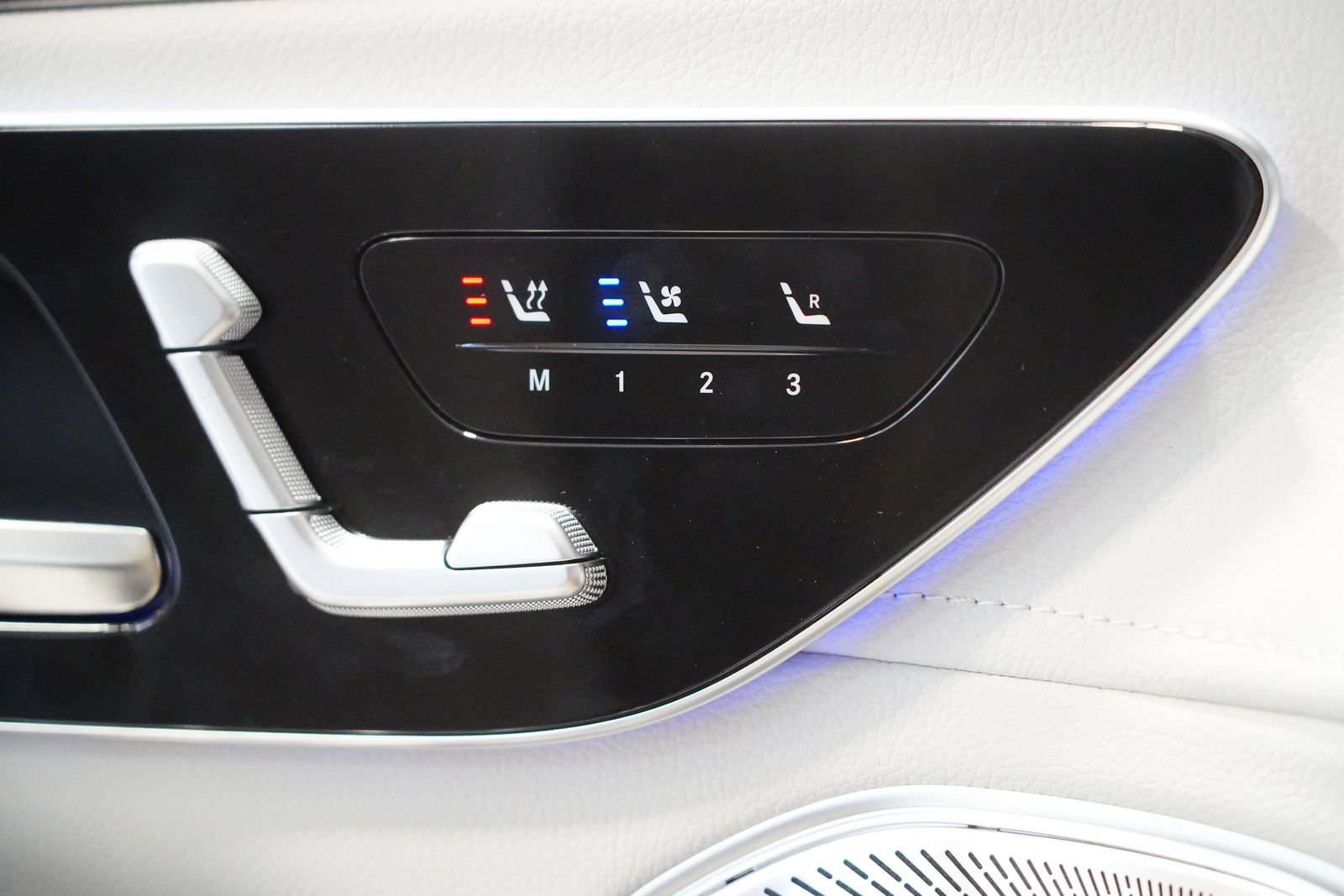 New 2027 Mercedes-Benz EQS 400 4MATIC SUV image 32