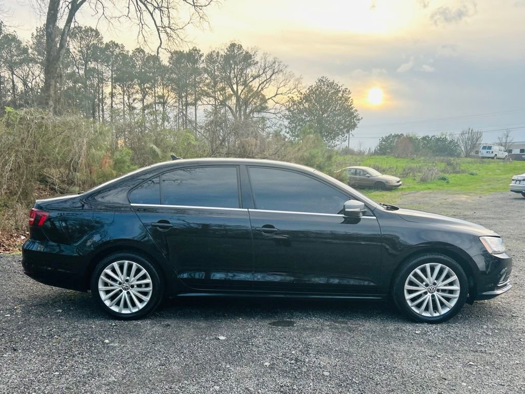 Used 2016 Volkswagen Jetta SEL w/ Lighting Package FWD image 5