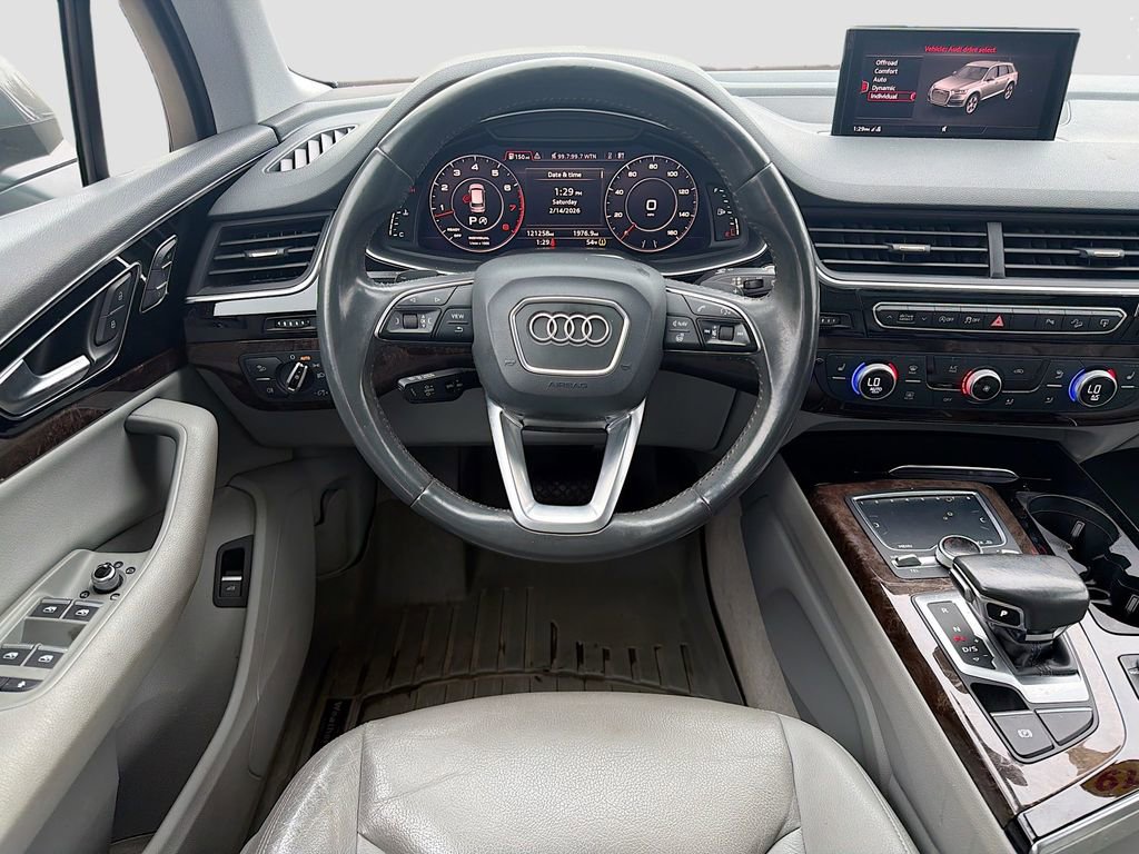 Used 2017 Audi Q7 3.0T Premium Plus w/ Premium Plus Package image 17