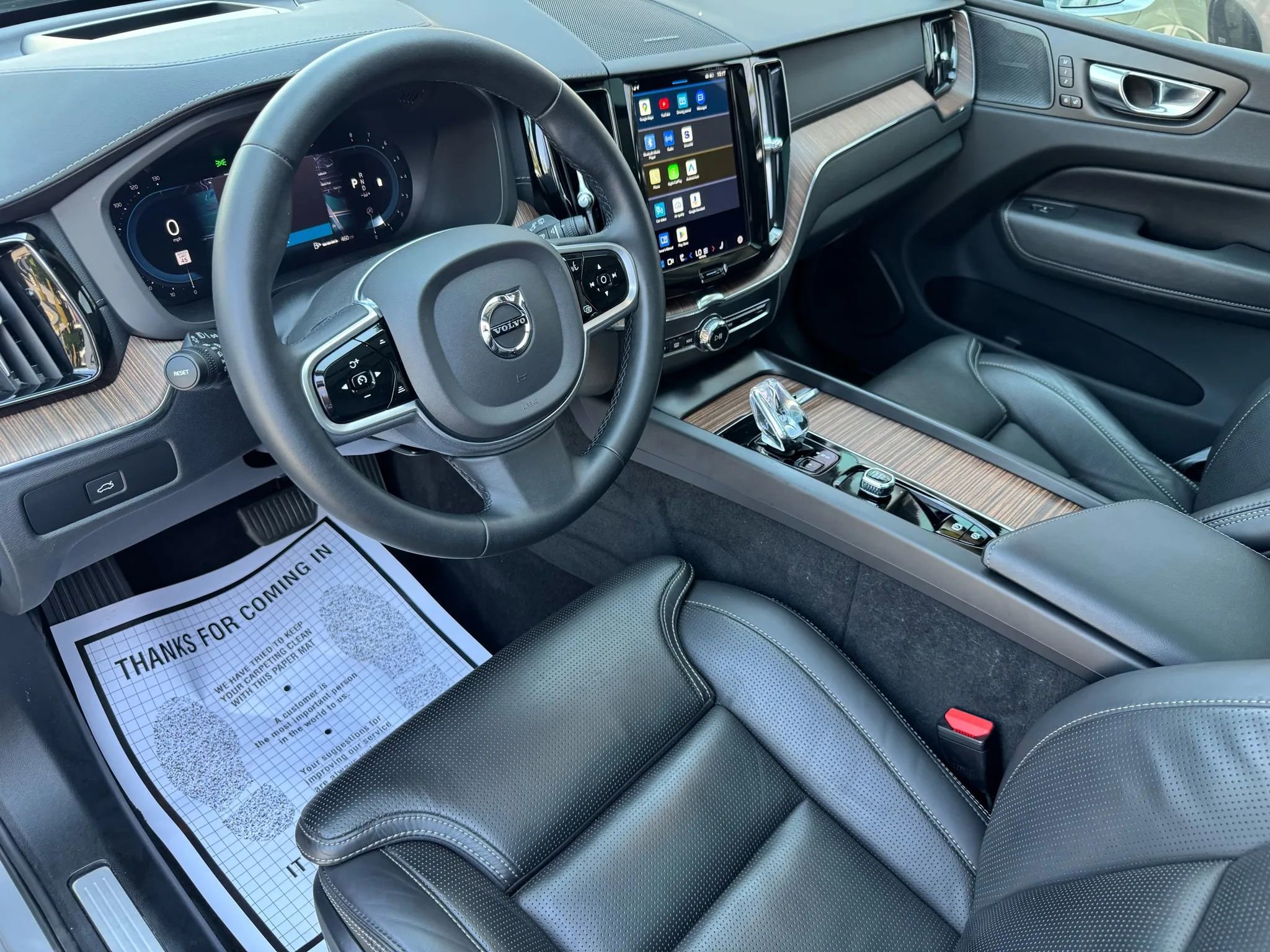 Used 2023 Volvo XC60 B5 Ultimate w/ Climate Package image 9