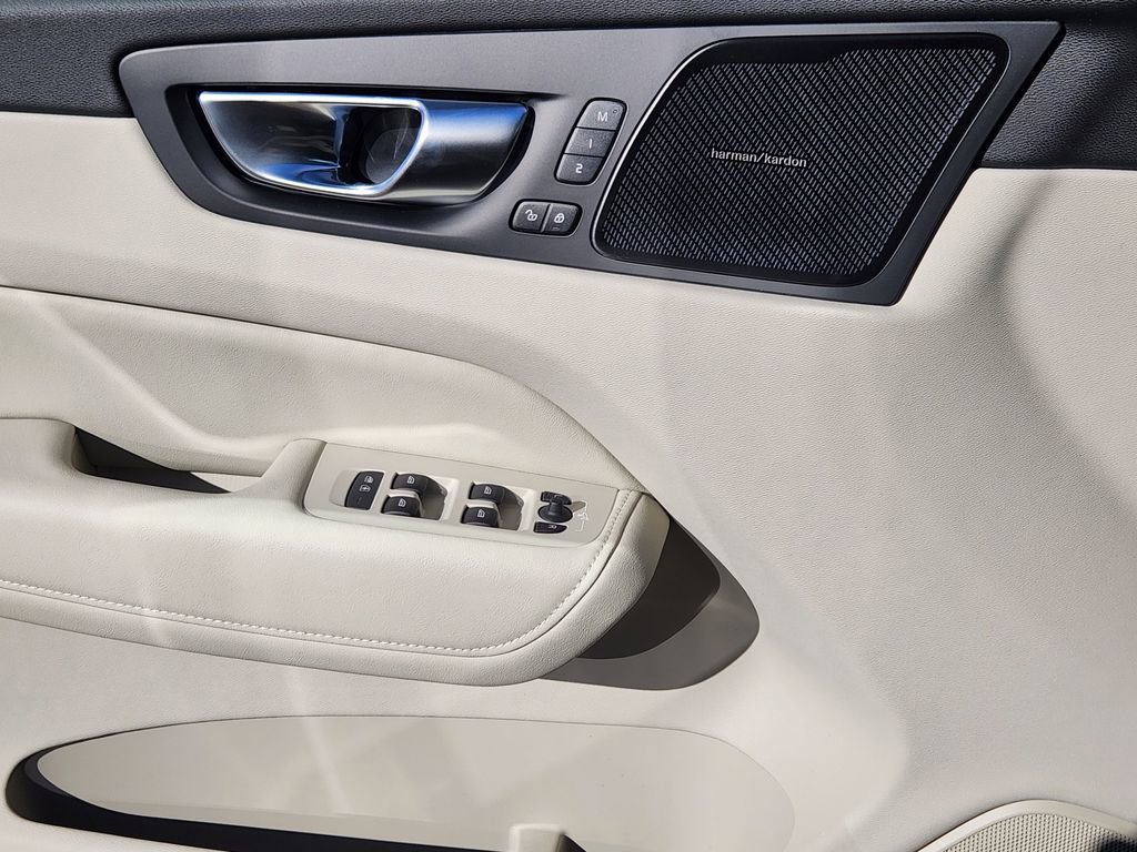 New 2026 Volvo XC60 B5 Ultra w/ Climate Package image 12