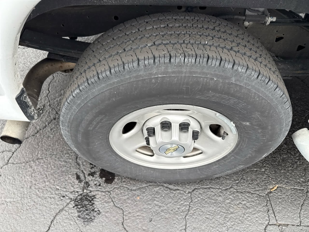 Used 2024 Chevrolet Express 2500 w/ Driver Convenience Package image 11