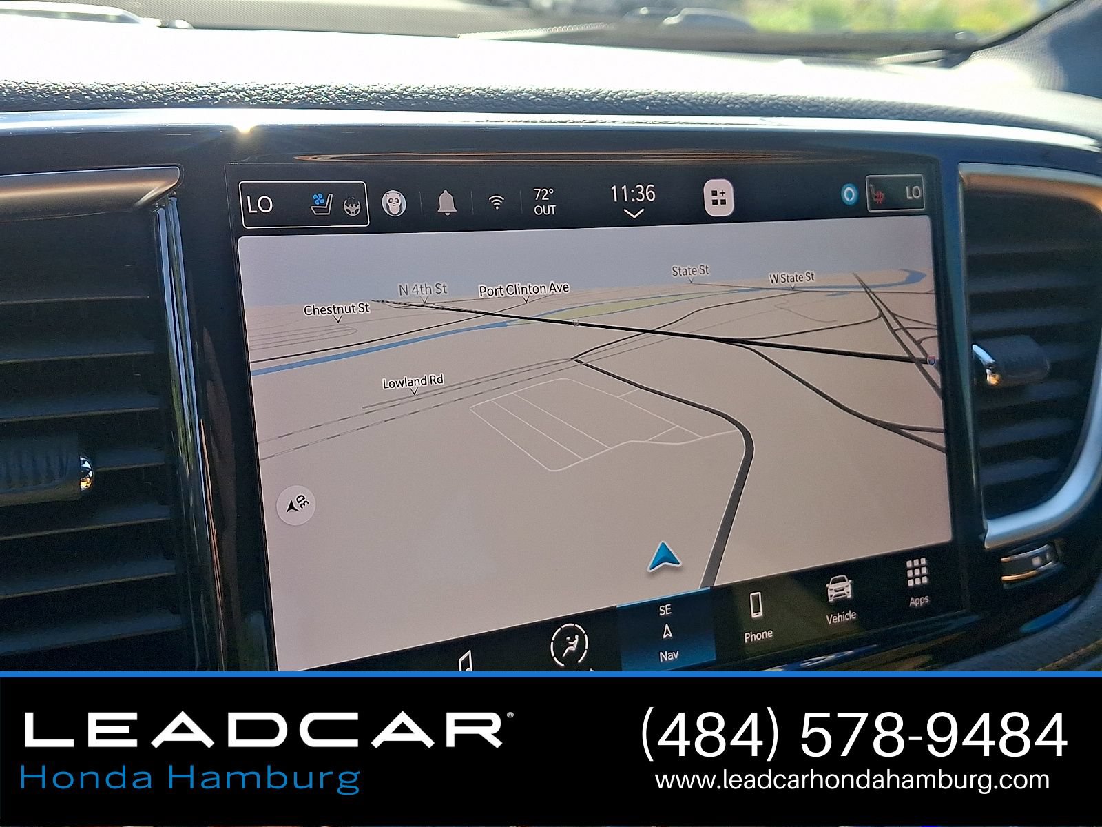 Used 2023 Chrysler Pacifica Pinnacle FWD image 18