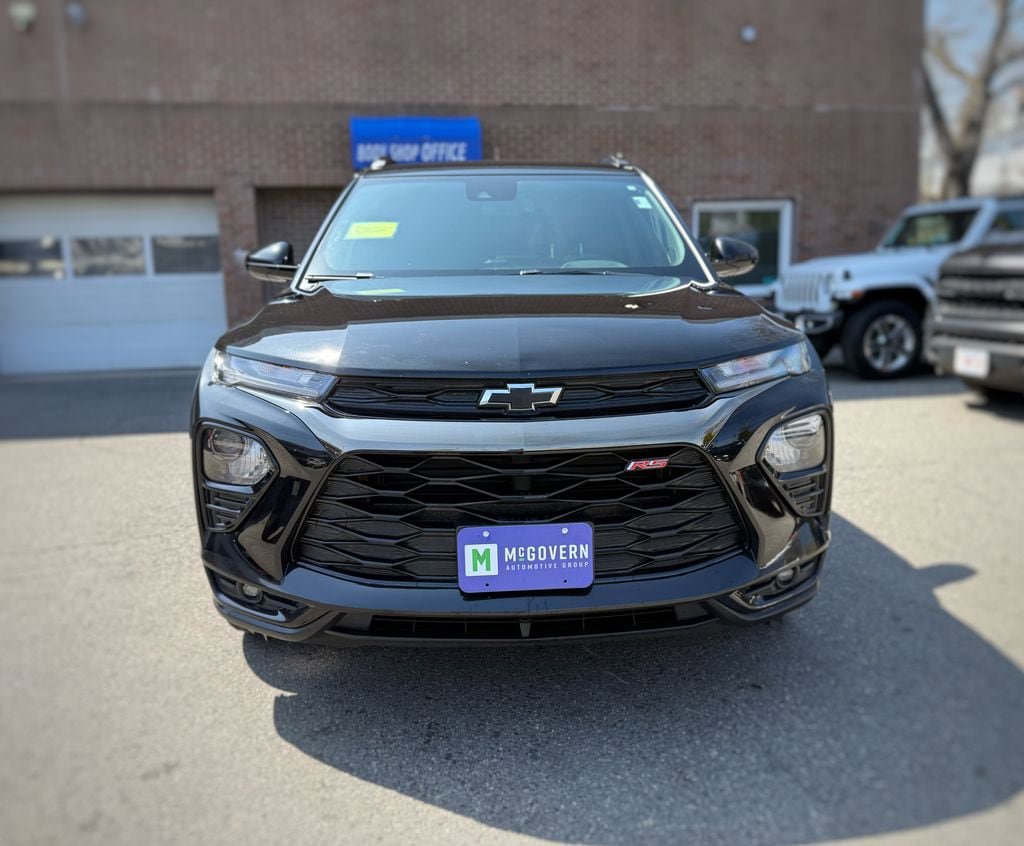 Used 2023 Chevrolet TrailBlazer RS w/ Convenience Package FWD image 2