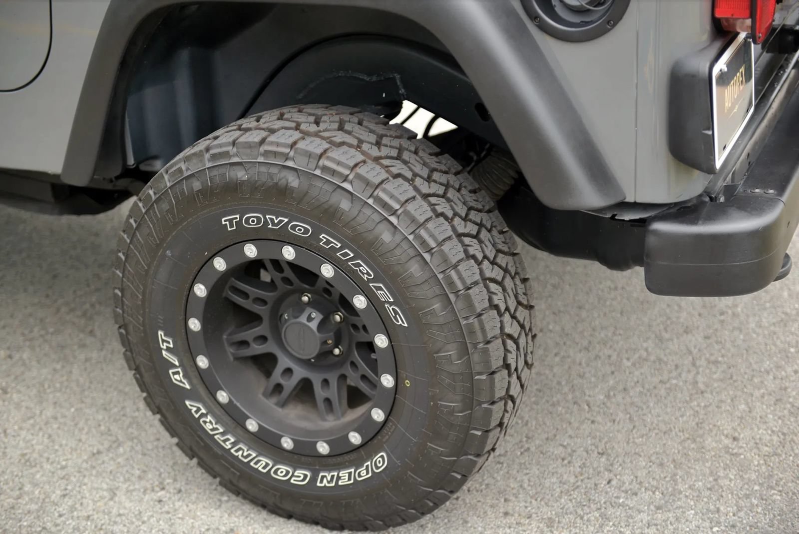 Used 2004 Jeep Wrangler 4WD w/ 30" Tire & Wheel Group image 35