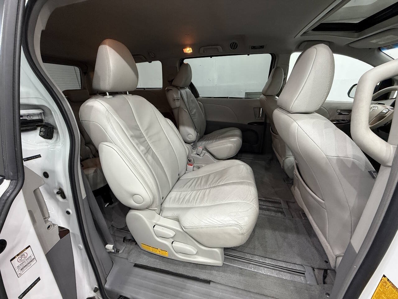 Used 2011 Toyota Sienna XLE FWD image 16