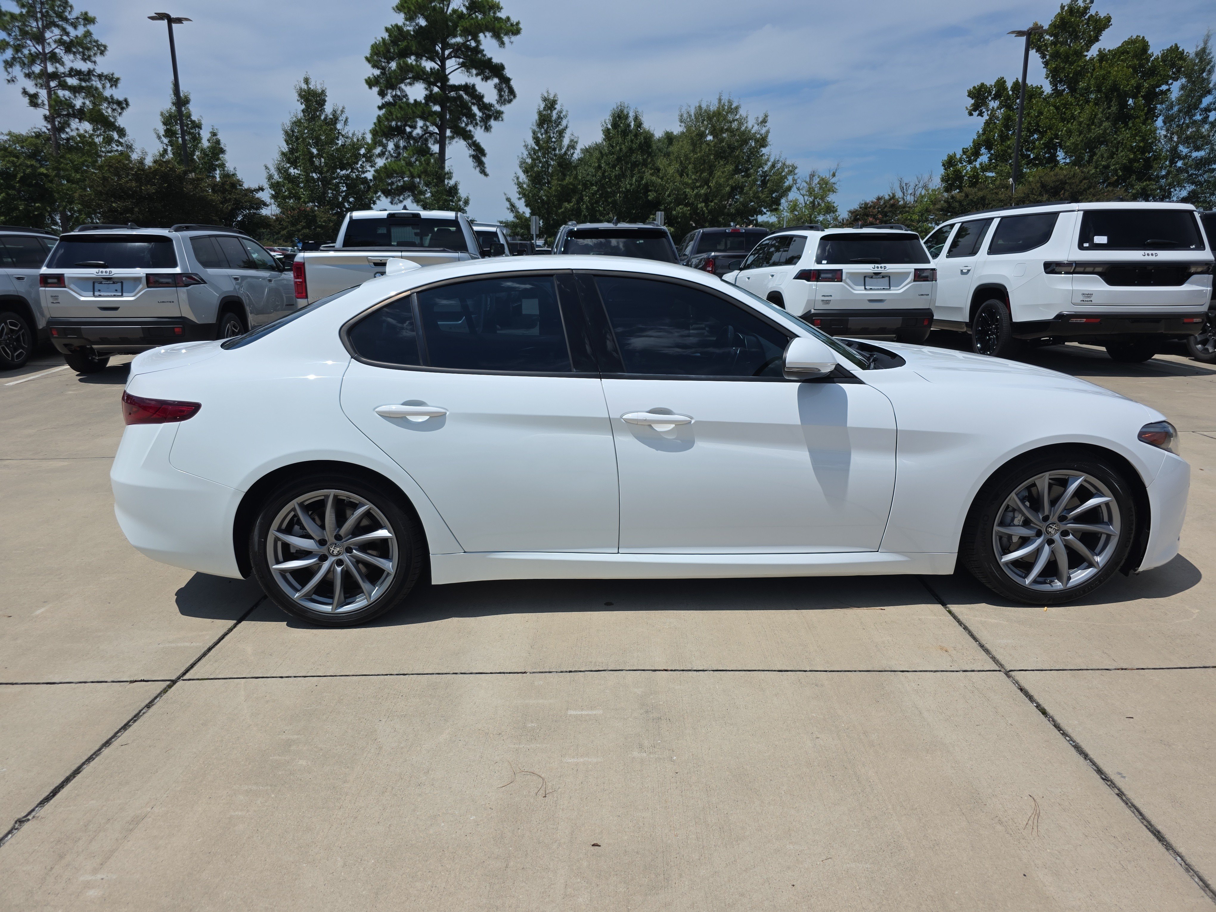 Used 2023 Alfa Romeo Giulia Sprint RWD image 10