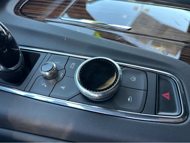 Certified 2024 Cadillac Escalade Premium Luxury w/ Performance Package AWD/4WD image 33