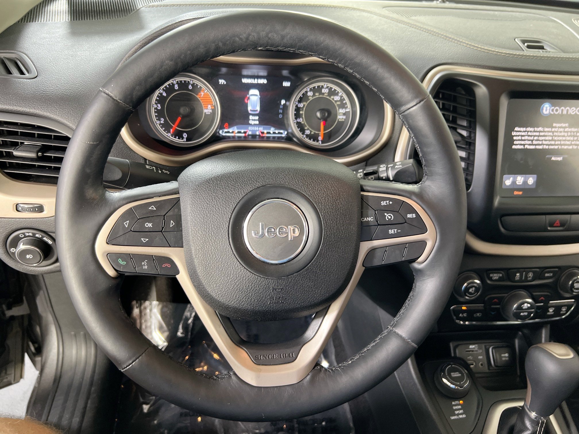 Used 2017 Jeep Cherokee Limited w/ Luxury Group AWD/4WD image 11