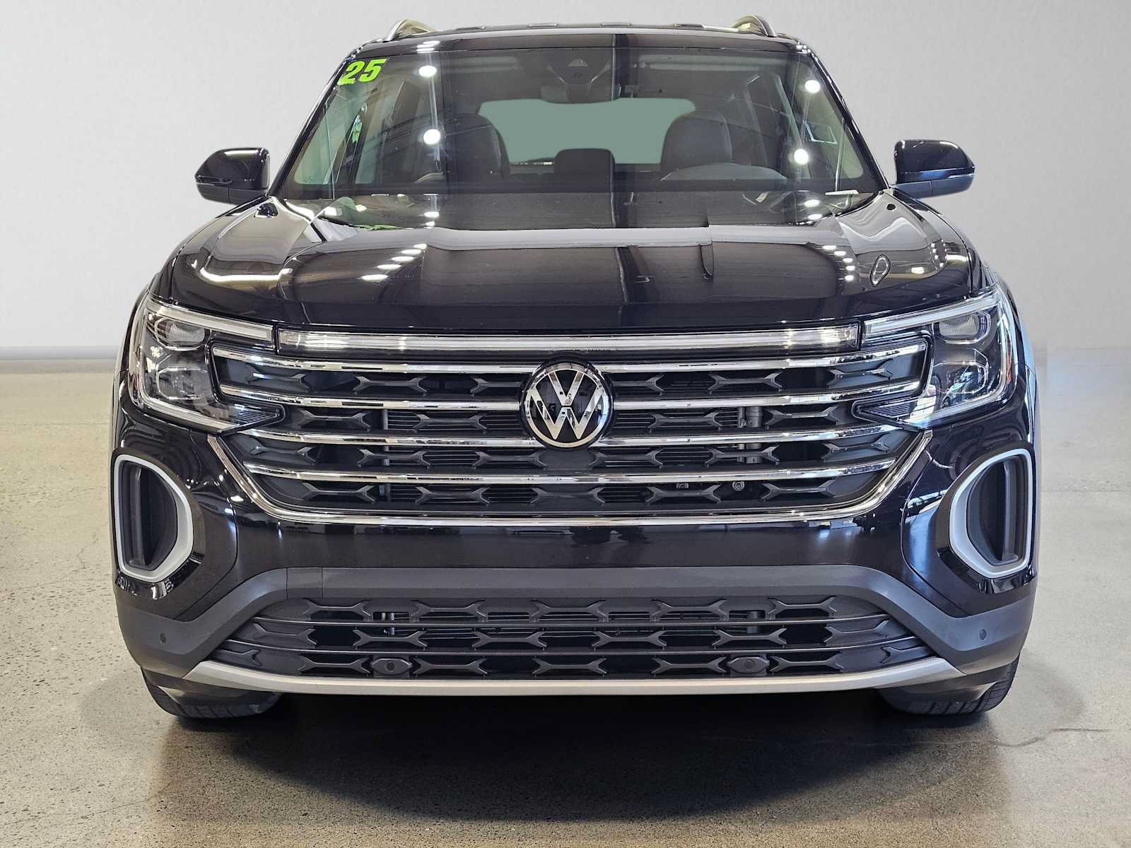 Used 2025 Volkswagen Atlas SE AWD/4WD image 8