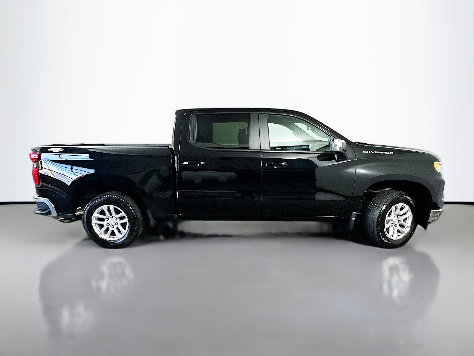 Used 2023 Chevrolet Silverado 1500 LT AWD/4WD image 8