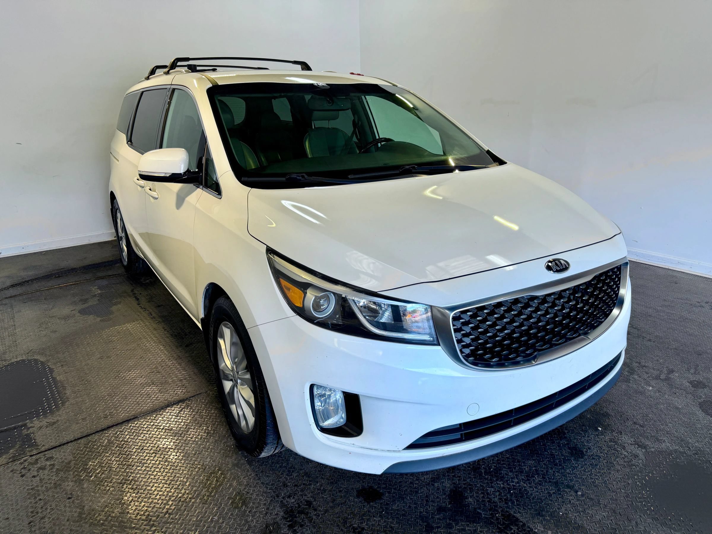 Used 2016 Kia Sedona EX FWD image 4