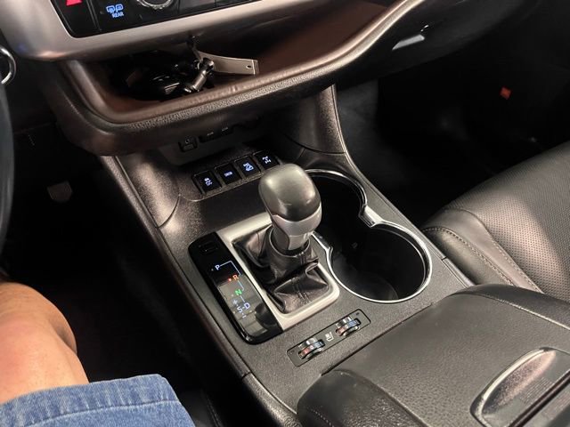 Used 2017 Toyota Highlander Limited Platinum w/ Carpet Mat Package AWD/4WD image 28