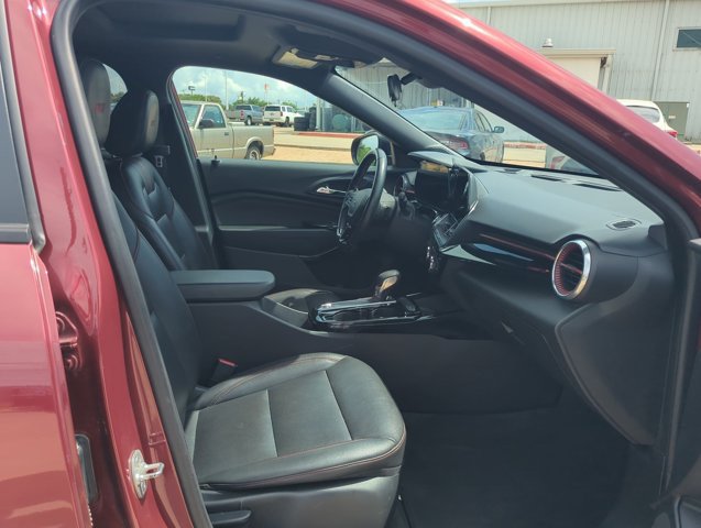 Used 2025 Chevrolet Trax RS w/ Sunroof Package FWD image 19