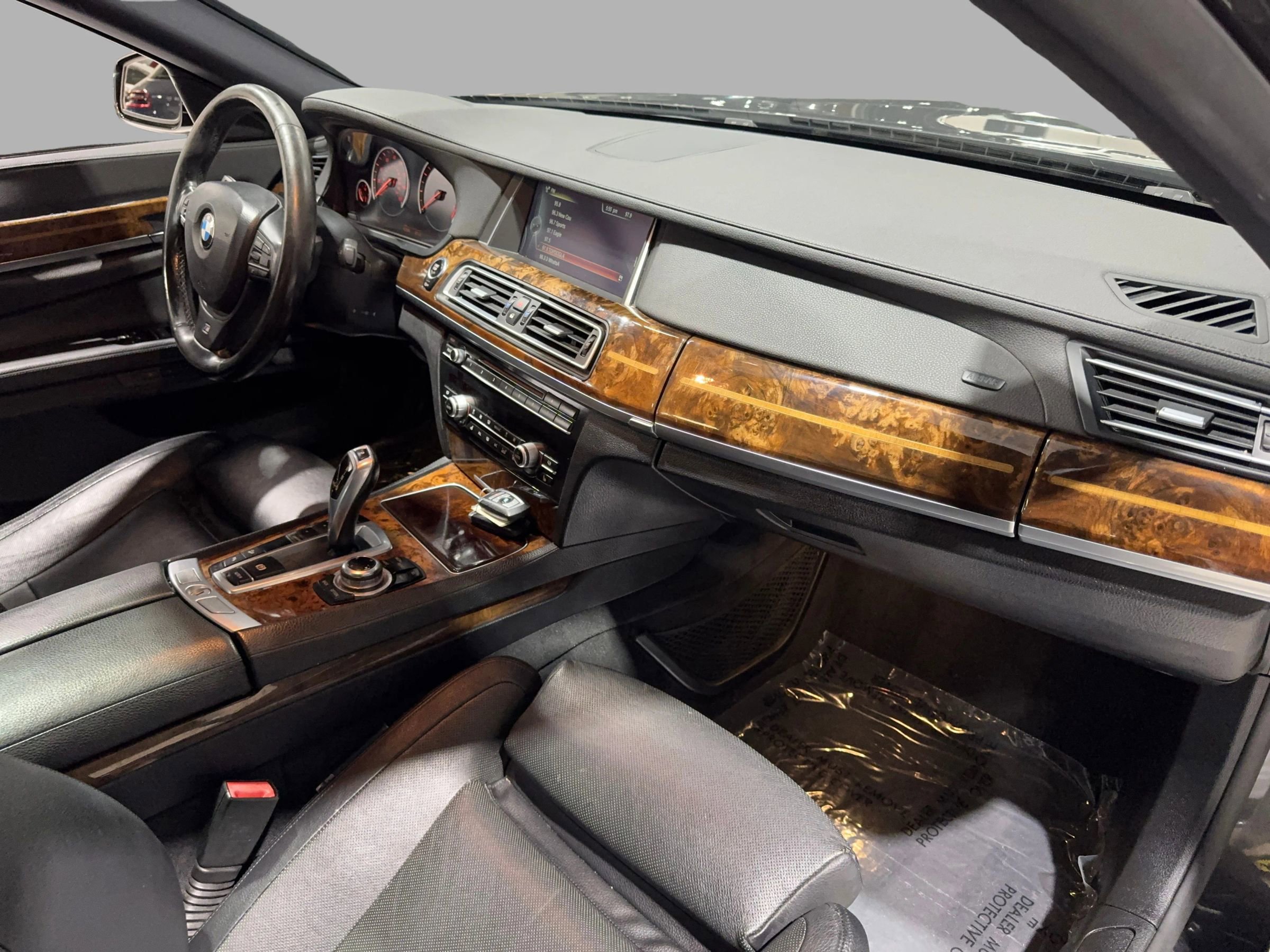 Used 2013 BMW 740Li image 30