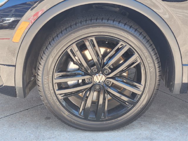 Used 2022 Volkswagen Tiguan SE R-Line FWD image 17