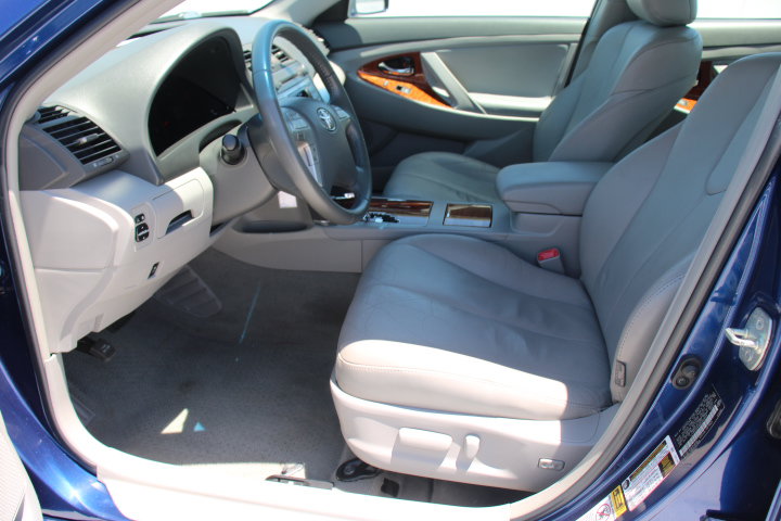Used 2011 Toyota Camry XLE w/ XLE Extra-Value Pkg #2 FWD image 11