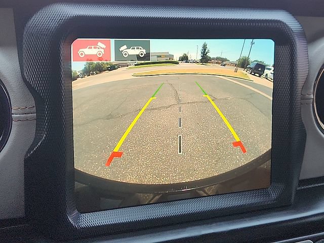 Used 2021 Jeep Wrangler Unlimited Sahara AWD/4WD image 18