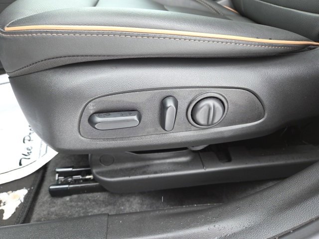 Used 2025 Buick Envista Avenir image 90