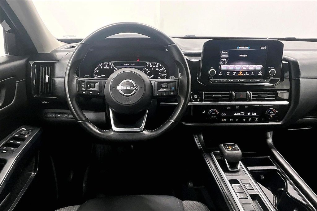 Used 2025 Nissan Pathfinder SV FWD image 5