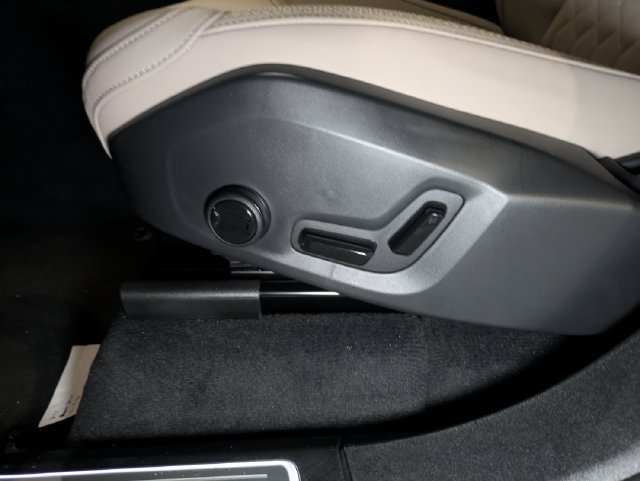 New 2026 Volvo XC90 T8 Plus w/ Protection Package AWD/4WD image 16