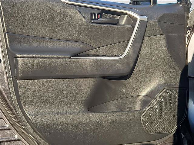 Used 2025 Toyota RAV4 LE AWD/4WD image 10