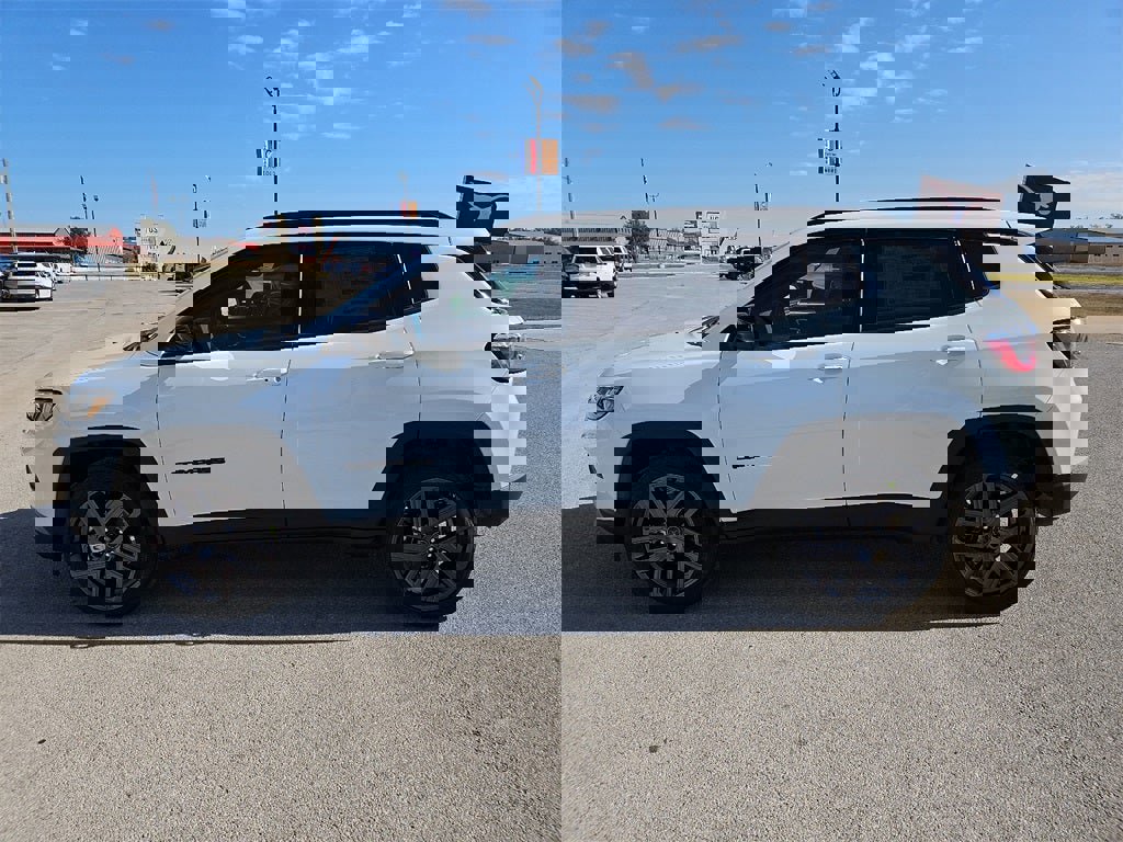 New 2026 Jeep Compass Latitude image 2