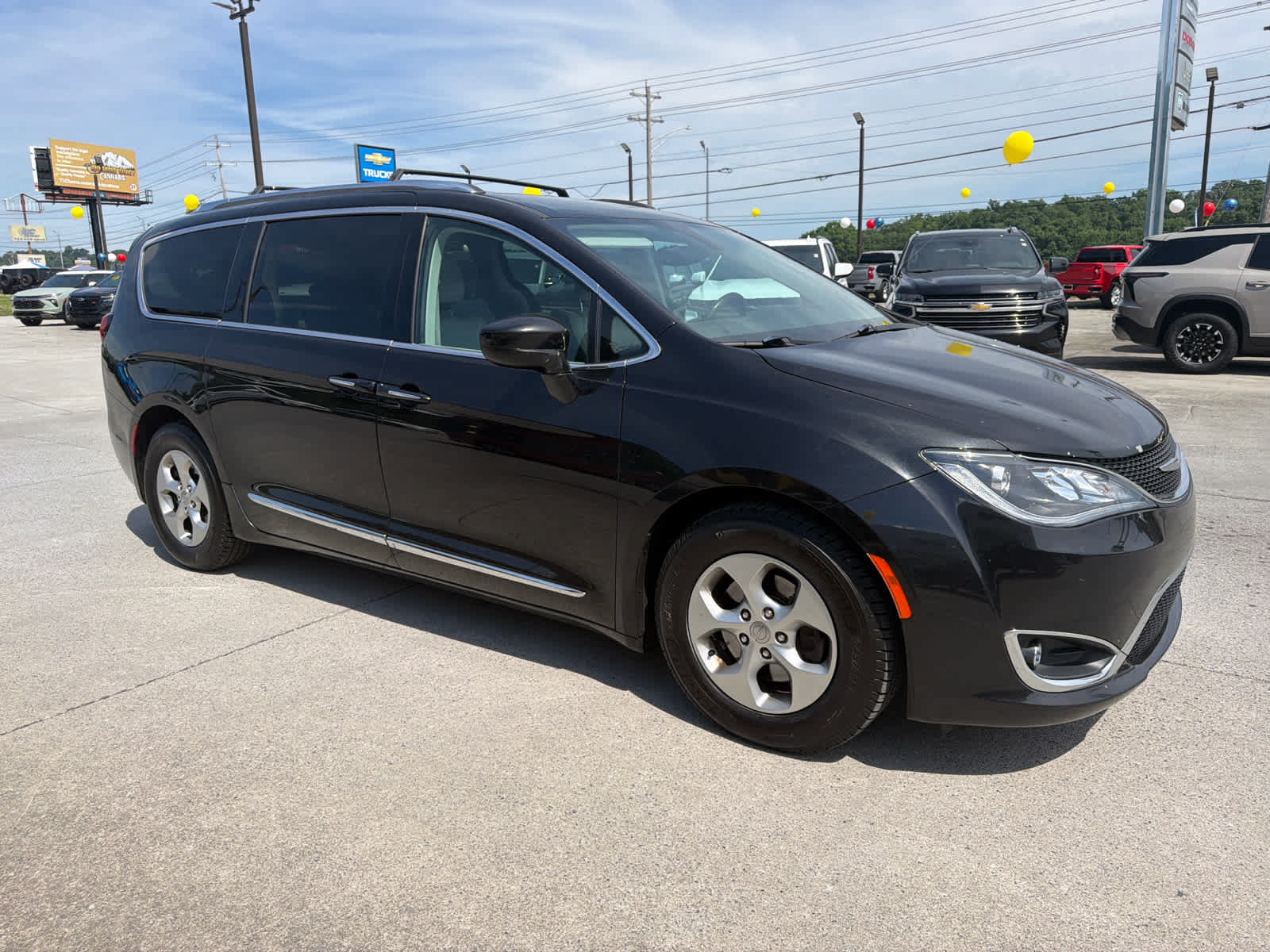 Used 2017 Chrysler Pacifica Touring-L Plus FWD image 2
