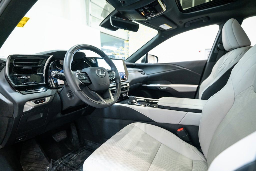 Used 2024 Lexus RX 350h image 4