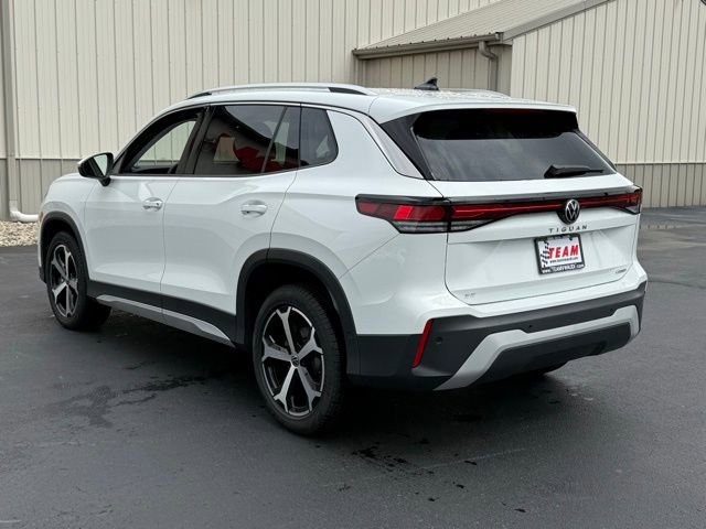 Certified 2025 Volkswagen Tiguan SE w/ Panoramic Sunroof Package AWD/4WD image 5